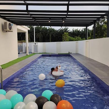 Desaru Homestay-Eva Villa Pool Homestay By Yolo Resort Bandar Penawar Exterior foto